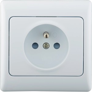 Polarweiße OBI Steckdose Rea zur Unterputzmontage im Innenbereich.