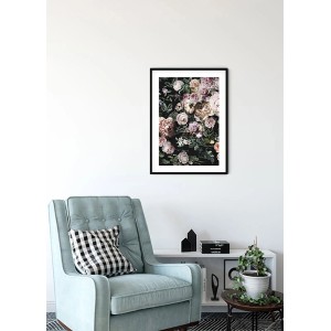 Komar Wandbild Charming Wild, 30x40 cm, mit floralem Rosenmuster im schwarzen Rahmen.