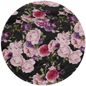 Bestlivings Tagesdecke Lilia mit Rosenmuster auf schwarzem Grund, gesteppt.