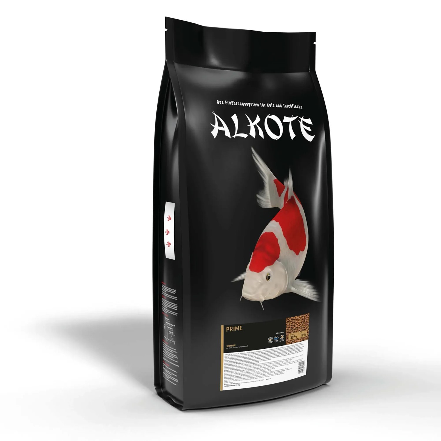 Alkote Fischfutter Prime, 9kg Sack mit Koi-Karpfen und Pellets-Abbildung.