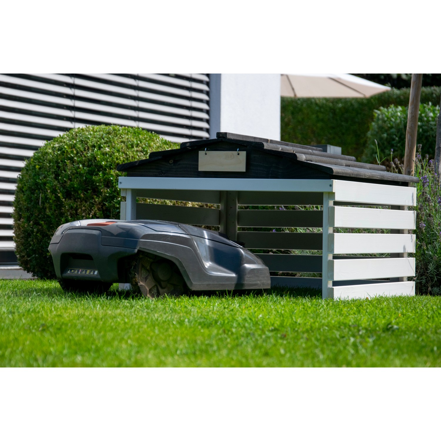 Dobar Mährobotergarage mit schwarz-weißem Design und abnehmbarem Dach.