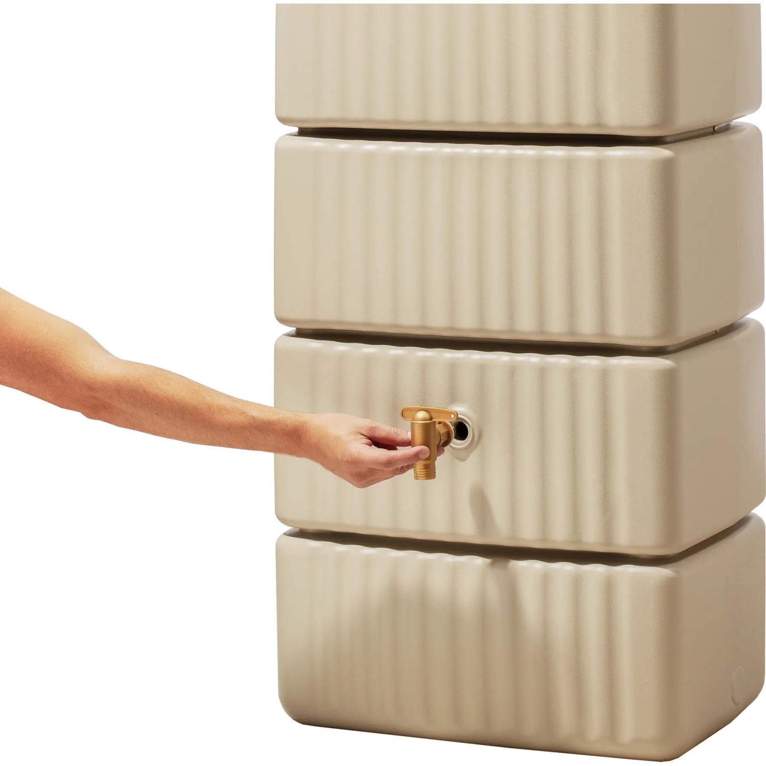 4rain Slim Regenwassertank in Sandbeige mit Auslaufhahn. Schmale Regentonne zur Gartenbewässerung.