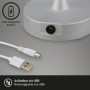 Detailaufnahme der Brilo Akku-Tischleuchte Olana (Chrom-Matt) mit USB-Ladekabel.