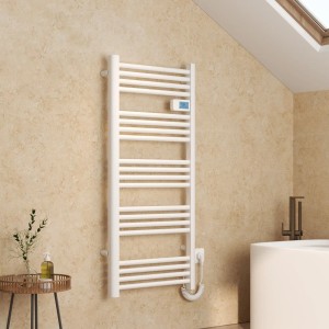 Weißer Emke elektrischer Handtuchwärmer Heizkörper 120x54cm mit Thermostat und LED Display im Badezimmer.