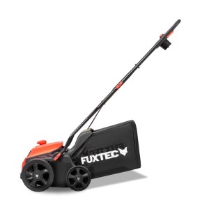 FUXTEC Elektro-Vertikutierer FX-EV320ECO in Orange-Schwarz mit 40L Fangkorb. Effiziente Rasenpflege mit 1300W Motor.