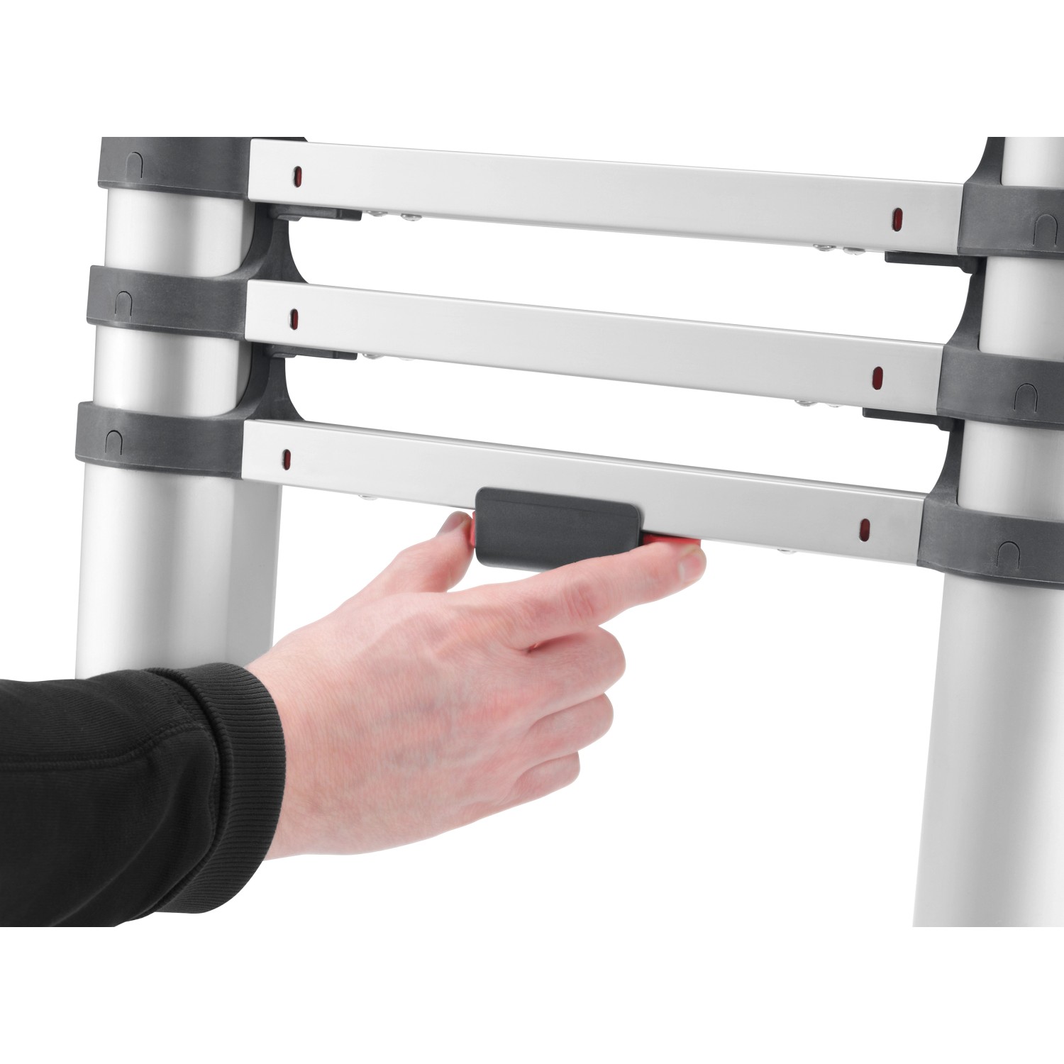 Detailaufnahme: Hand bedient Entriegelung der Hailo FlexLine Teleskopleiter aus Aluminium.