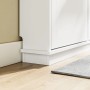 Detailaufnahme: Weißer SoBuy Schuhschrank (FSR216-W) mit Sockelleiste und Fußleiste.