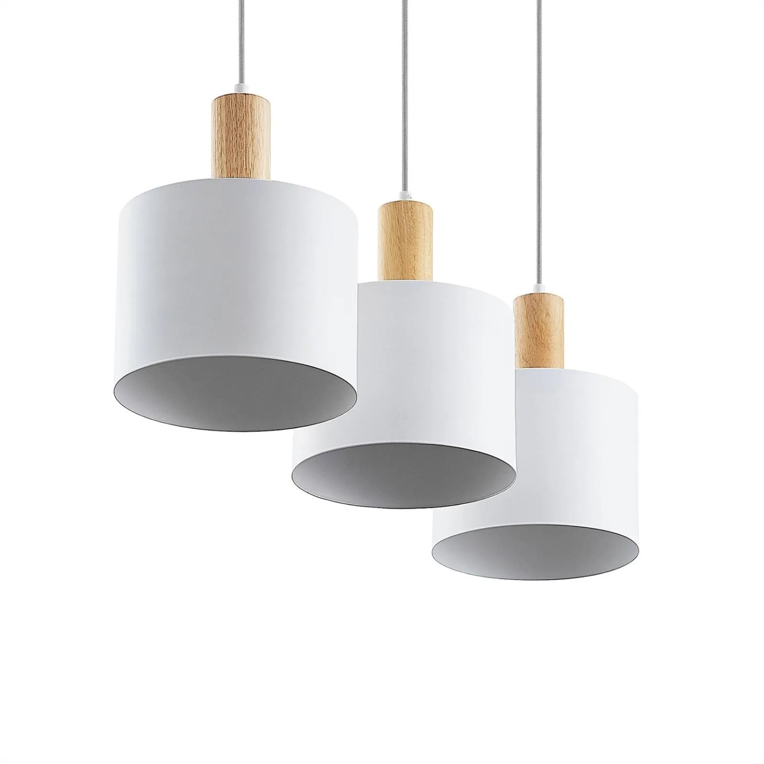 Moderne Lindby Pendelleuchte Kadir, 3-flammig, weißes Metall mit Holzelementen.