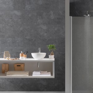 Badezimmer mit Grosfillex Wandverkleidung Element Compact Beton Anthrazit.
