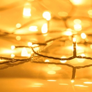 Nahaufnahme der vidaXL warmweißen LED-Lichterkette mit 2000 LEDs, 200m, für Innen & Außen.