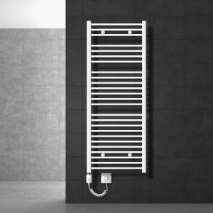 Weißer ECD Germany Badheizkörper elektrisch, 600x1500mm, mit Heizstab an dunkler Wand.