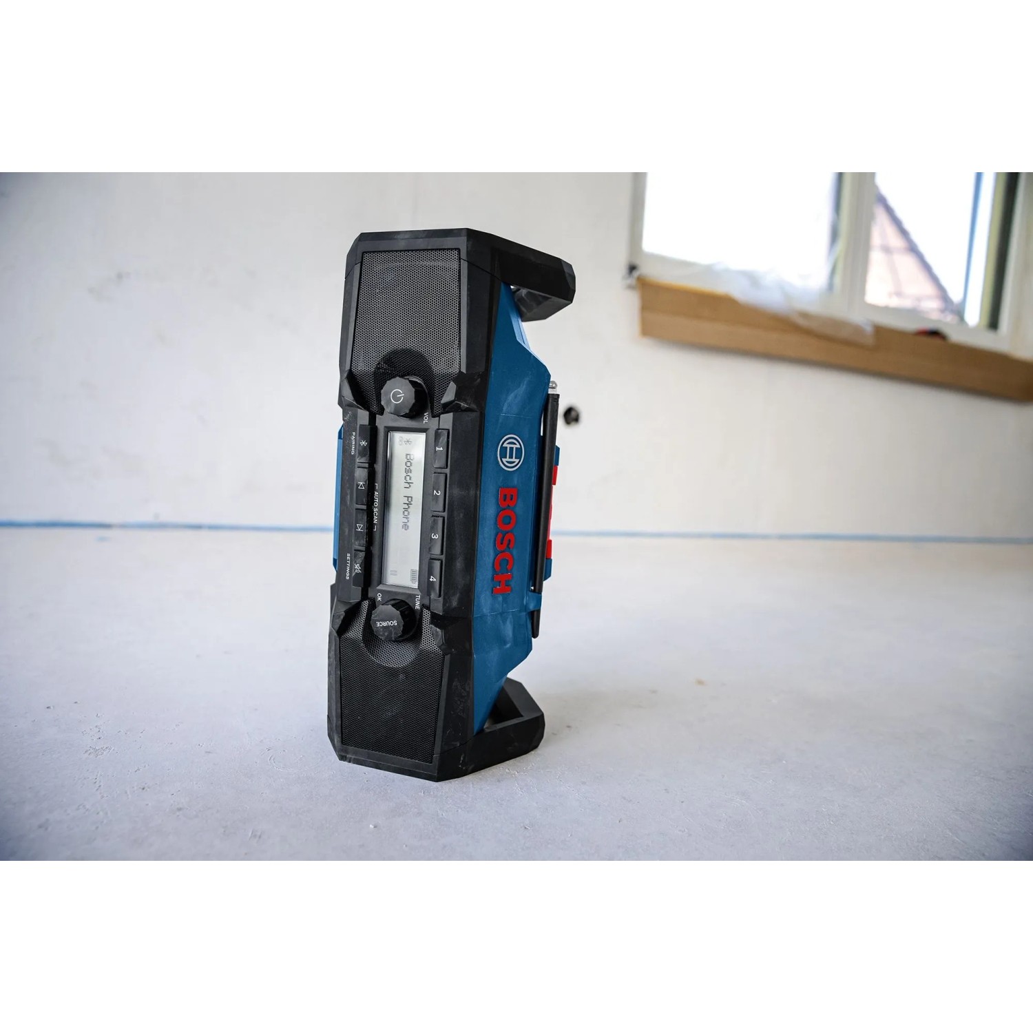 Bosch Professional GPB 18V-3SC Akku-Radio mit Bluetooth, DAB+ und FM. Robustes Baustellenradio.