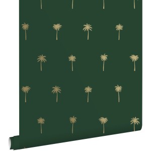 ESTAhome Tapete Palmen Emeraldgrün Gold. Dekorative Vliestapete mit goldenen Palmen auf smaragdgrünem Grund.