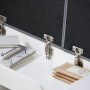 Detailansicht der weißen SoBuy Sitzbank FSR96-W mit Stauraum unter den Sitzkissen.