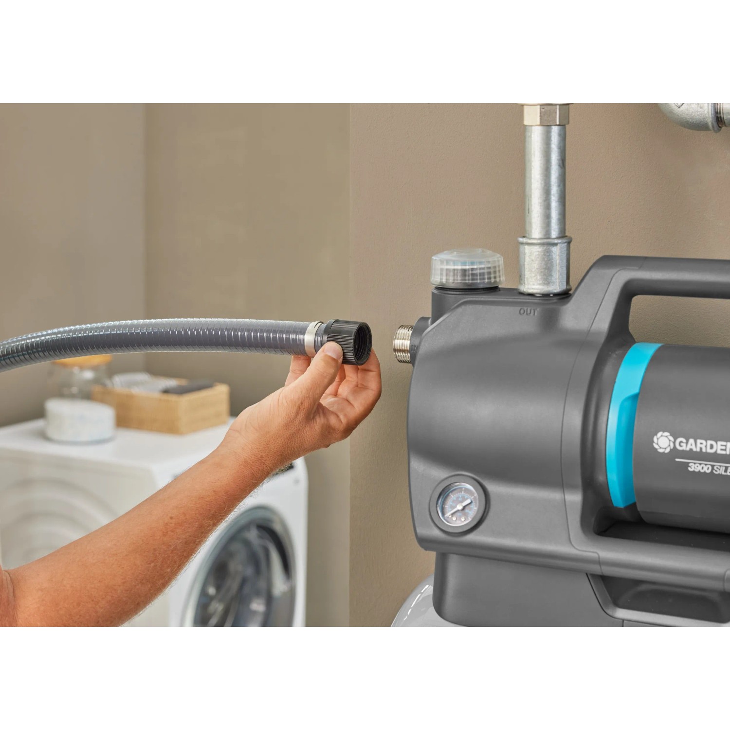 Gardena Hauswasserwerk 3900 Silent mit Schlauchanschluss im Einsatz.