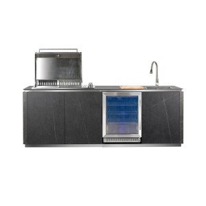 Buschbeck Outdoorküche Derby mit Grill, Spüle, Kühlschrank und Wetterschutzhülle.