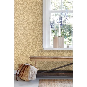 ESTAhome Vliestapete mit beigem Blumenmuster an einer Wand, schafft einen warmen Vintage-Look im Wohnraum.