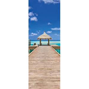 Komar Fototapete Vlies Beach Resort (100x280 cm) mit Steg und Strandhaus Motiv.