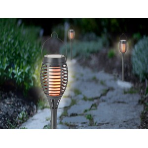 Schwarze Surbo Solarleuchte mit Flammeneffekt als Garten Deko.