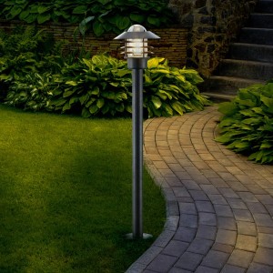 Schwarze Lindby Belmiro Wegeleuchte aus Metall, 100cm hoch, für Garten und Terrasse.