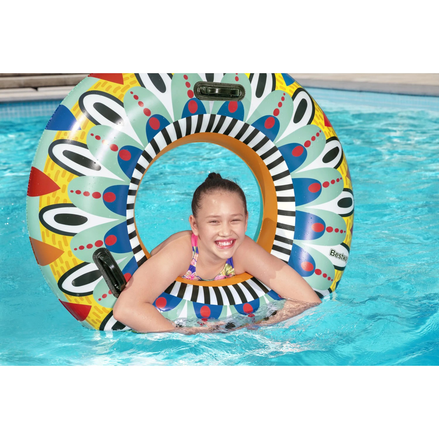 Bestway Schwimmring Flirty Fiesta, Ø 94 cm, mit Mädchen im Pool. Buntes Design.