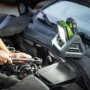 LUX Akku-Arbeitsleuchte 1PowerSystem A-AL-20 Solo im Einsatz am Auto.