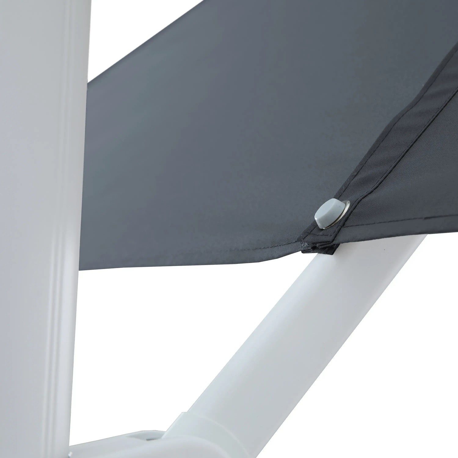 Detailaufnahme: Grauer AXI Ampelschirm (300x200 cm) mit Handöffner und weißem Gestell.