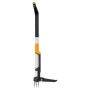 Fiskars Unkrautstecher X-Series in Orange-Schwarz. Werkzeug zur Bodenbearbeitung mit langem, ergonomischem Stiel.
