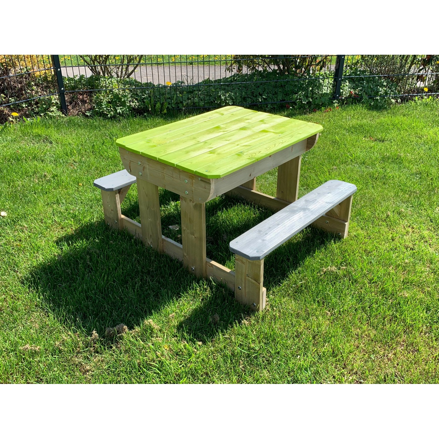 Wendi Toys Sand & Wasser Picknick Tisch inkl. Bänken 50 cm x 100 cm x 80 cm FSC®