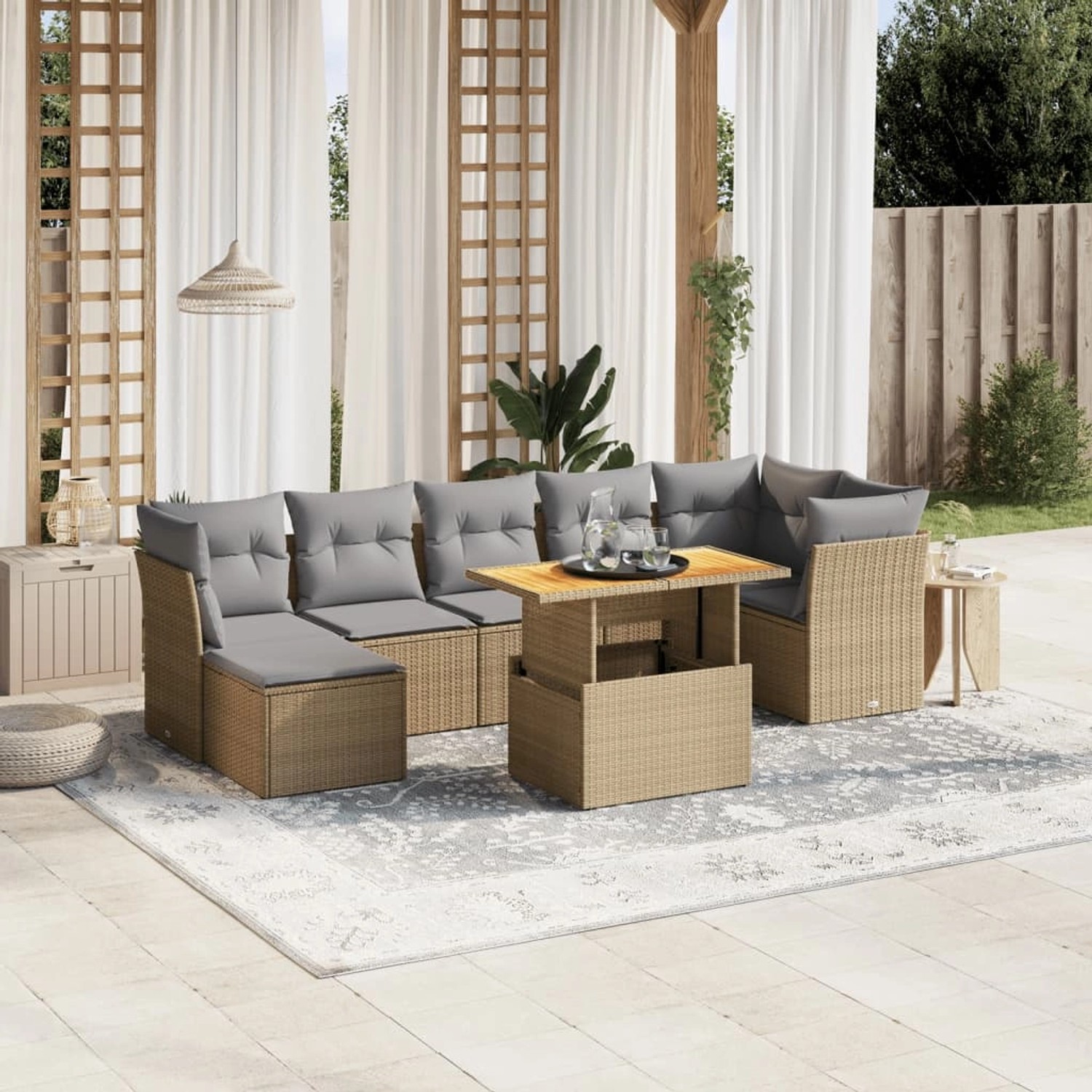 Beige 8-tlg. Rattan Garten-Sofagarnitur mit hellgrauen Kissen und höhenverstellbarem Tisch.