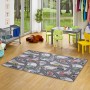 Grauer Kinderteppich mit Disney Cars Motiv, 100x100 cm, ideal zum Spielen.
