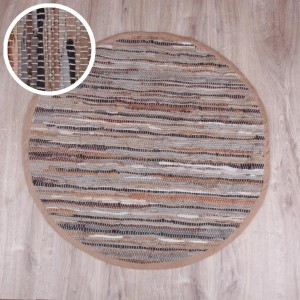Runder, brauner Bestlivings Leder-Flickenteppich (Ø 150 cm) auf Holzboden.