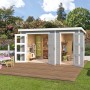 Lichtgraues Lasita Holz-Gartenhaus Zambezi XL mit geöffneten Türen und Spielzeug im Garten.