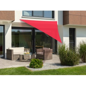 Rotes Schneider Sonnensegel Lanzarote, dreieckig, 360 cm, spendet Schatten auf Terrasse mit Gartenmöbeln.