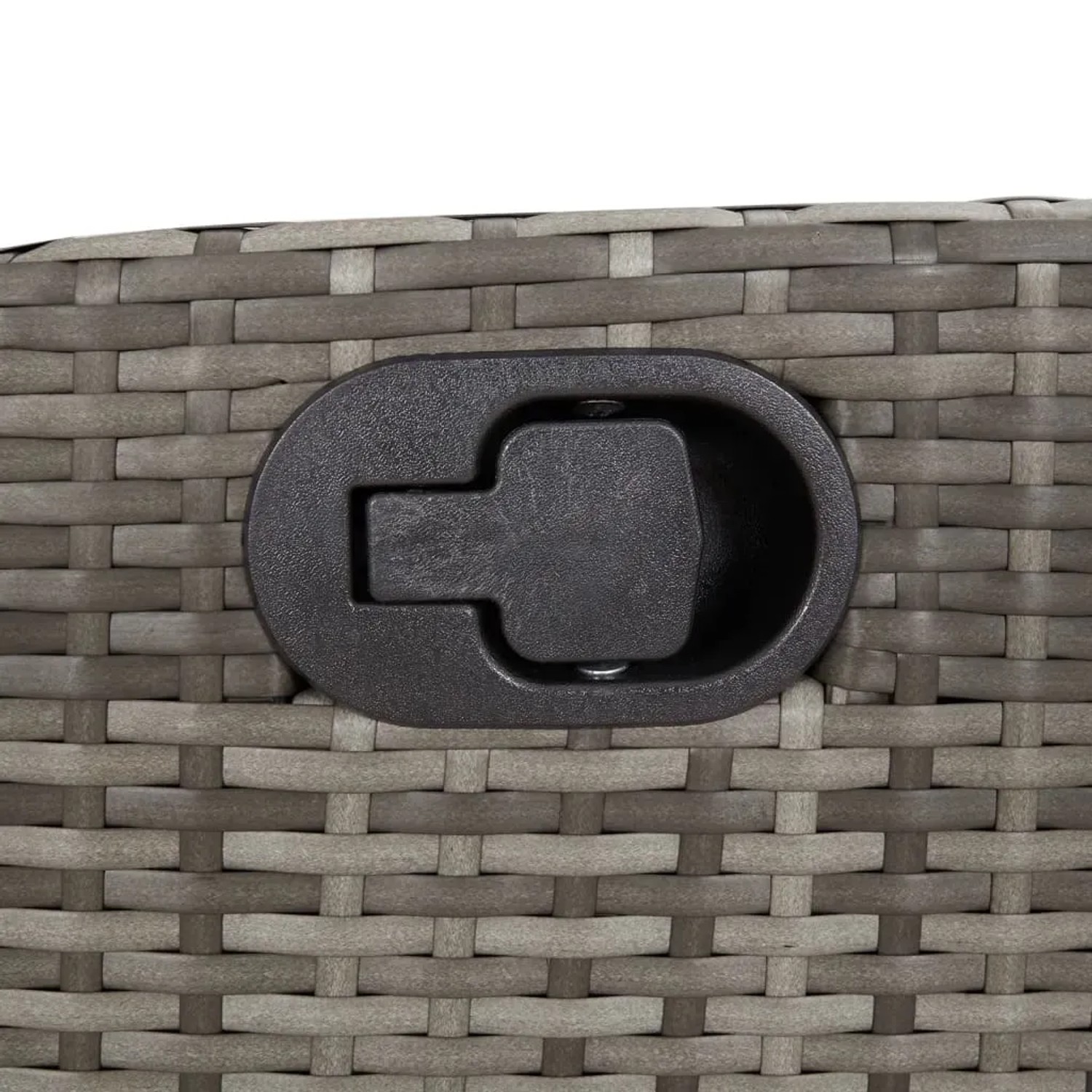 Detailaufnahme: Graues Poly Rattan Gartenmöbel mit Verstellmechanismus.