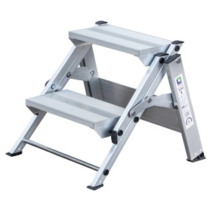 MUNK Klapptreppe mit 2 Stufen aus Aluminium, geriffelte Trittflächen für sicheren Stand.