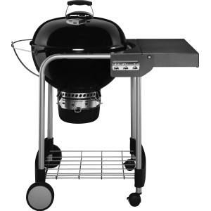 Weber Holzkohlegrill Performer GBS mit Arbeitsfläche, Ø 57 cm, auf Rollwagen.