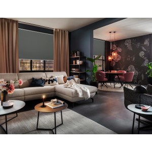 Schöner Wohnen Thermo-Rollo Martha, 80x210 cm, Anthrazit im Wohnzimmer mit Couch und Esstisch.