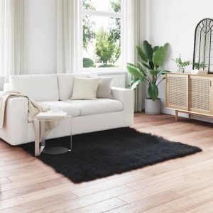 Schwarzer, quadratischer vidaXL Kunstschaffell Teppich (160x160 cm) im Wohnzimmer.