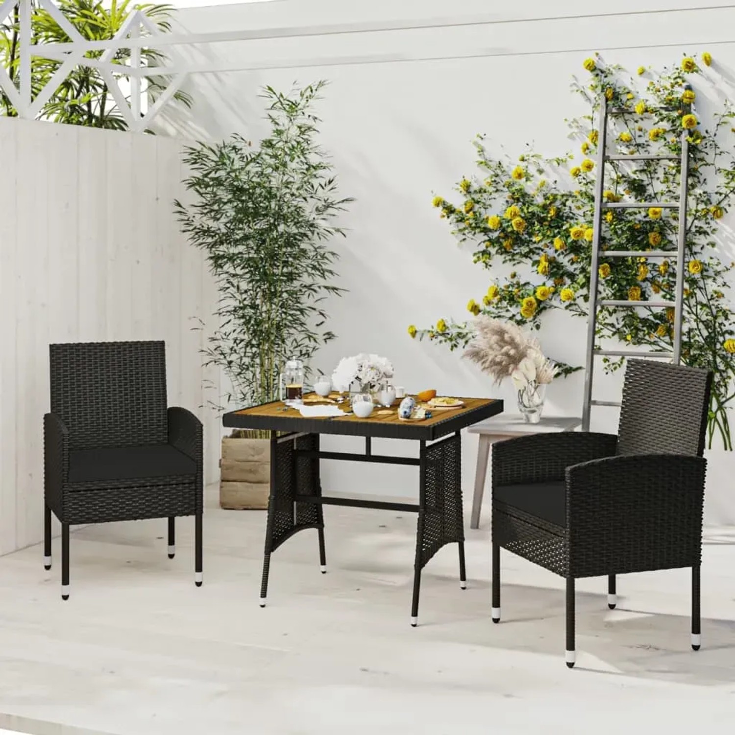 3-teilige Garten Essgruppe aus Poly Rattan in Schwarz mit Tisch aus Akazienholz.