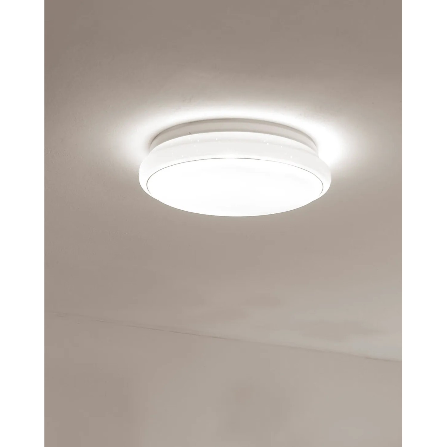 Weiße LED-Deckenleuchte Jupiter, Ø 35 cm, mit Sternenhimmel-Optik.
