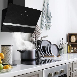 Schwarze CIARRA Kopffrei Dunstabzugshaube (60 cm) mit Touch Control in moderner Küche.