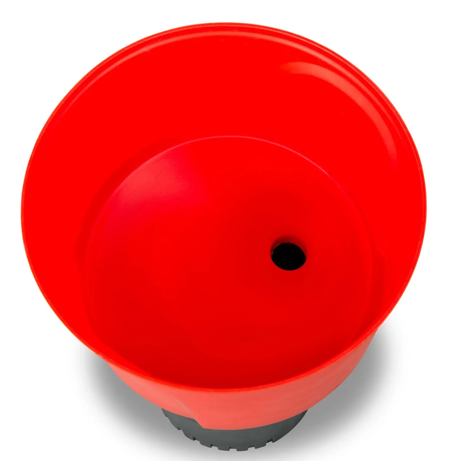 Roter Einfülltrichter der EBERTH Getreidemühle, Zubehör für Geflügel.