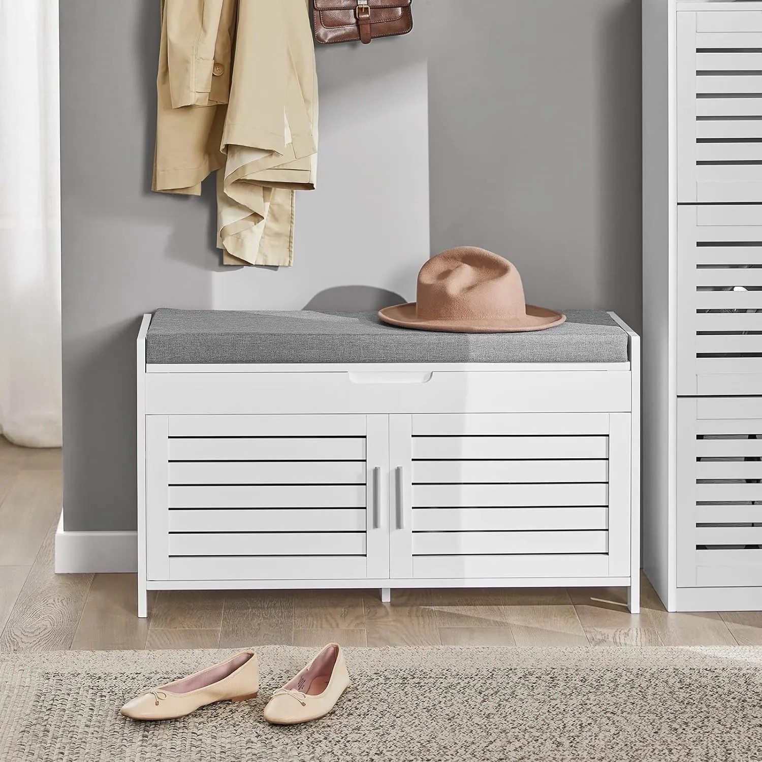 Weiße SoBuy Schuhbank mit Stauraum und grauem Sitzkissen, 90cm breit.