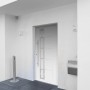 Weiße Haustür Thermospace Paris Prime mit Edelstahlgriff und Glaseinsatz, 110x210 cm, Anschlag links.