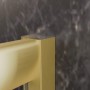Detailaufnahme: Goldene Profile der Schulte Sunny Eckdusche mit Schiebetüren.