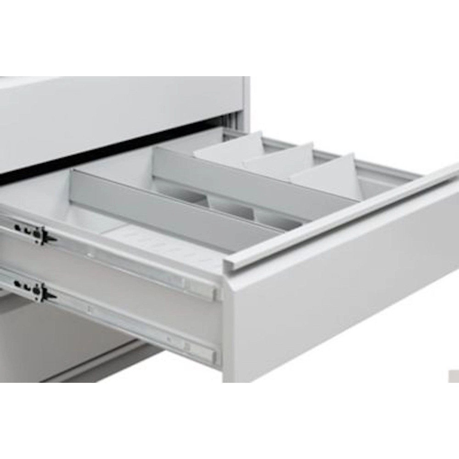 Detailaufnahme: Grauer PROREGAL Karteischrank Mare mit offener Schublade und Fachteiler.