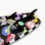 Schwarzes Suprfit Stand-Up Paddling Board mit bunten Stickern, 3 Finnen und schwarz-weißem Rand. Perfekt für Wassersport.