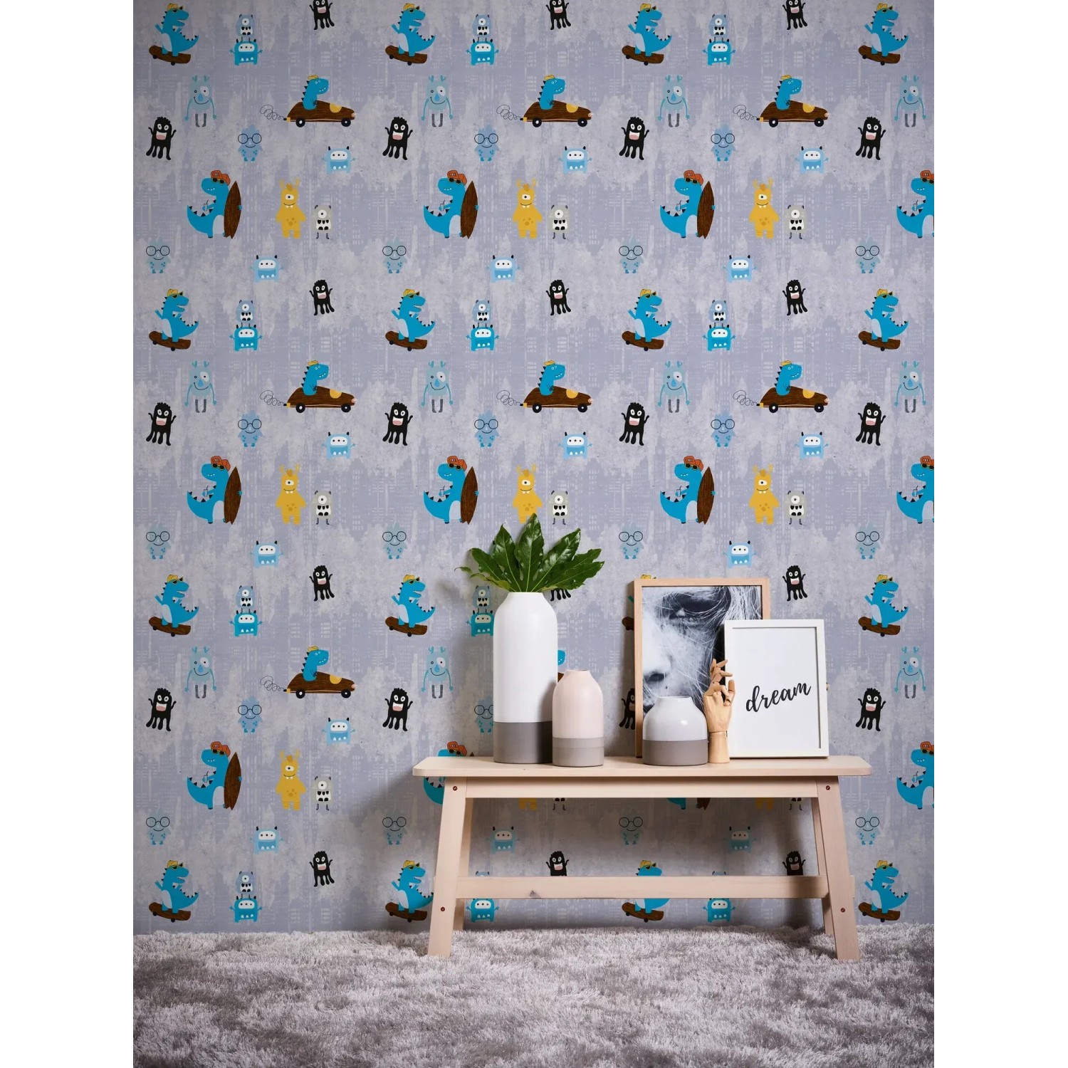 Vliestapete mit Dinosaurier-Motiv in Blau und Gelb für das Kinderzimmer.