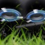 Detailaufnahme: Zwei rotierende Klingen des Ecovacs Goat A3000 Mähroboters beim Rasenmähen.